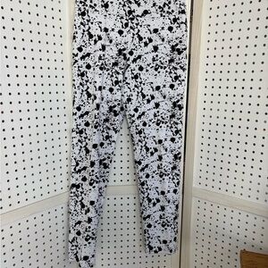 Women's Black and White Splatter Print Cropped Pants